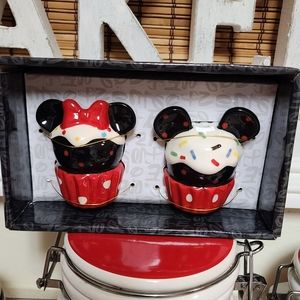 Disney Mickey and Minnnie cupcake salt and pepper shakers